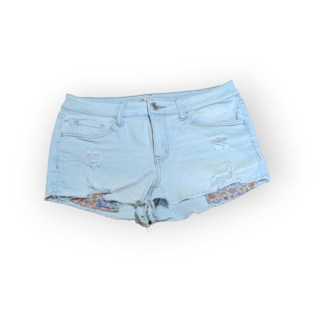 low rise distressed cut off light wash jean shorts with floral hanging pockets